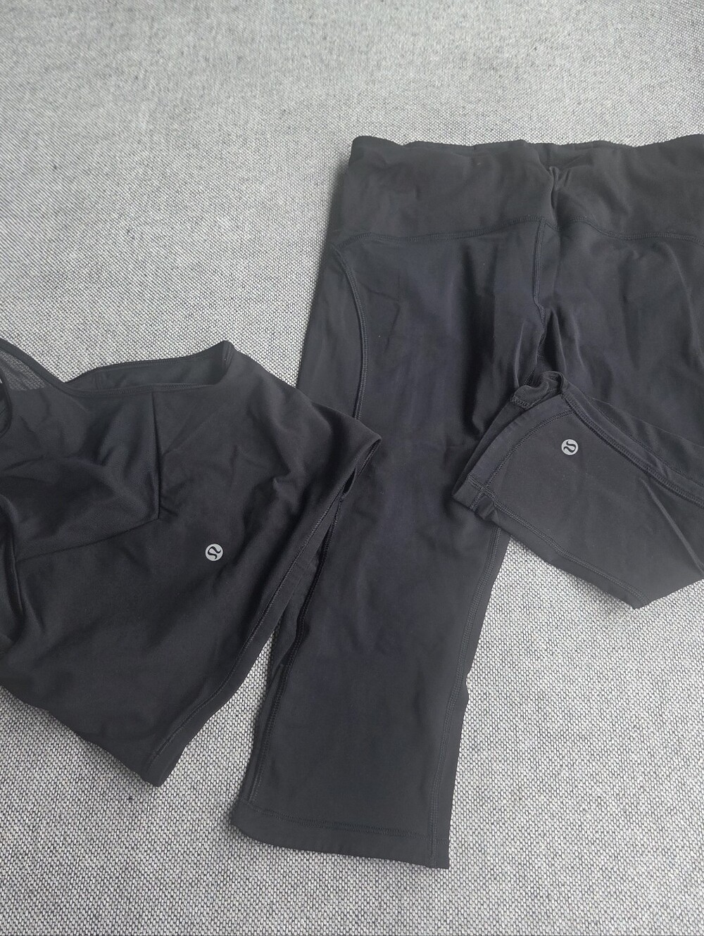 ✨ Lululemon Black Activewear Set Sports Bra 6 Capri Leggings 8 Yoga Gym - Picture 3 of 10
